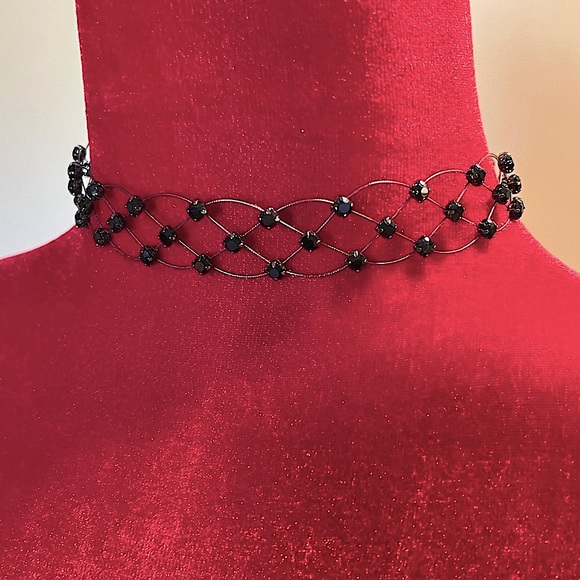 Jewelry - Black stone open lattice choker